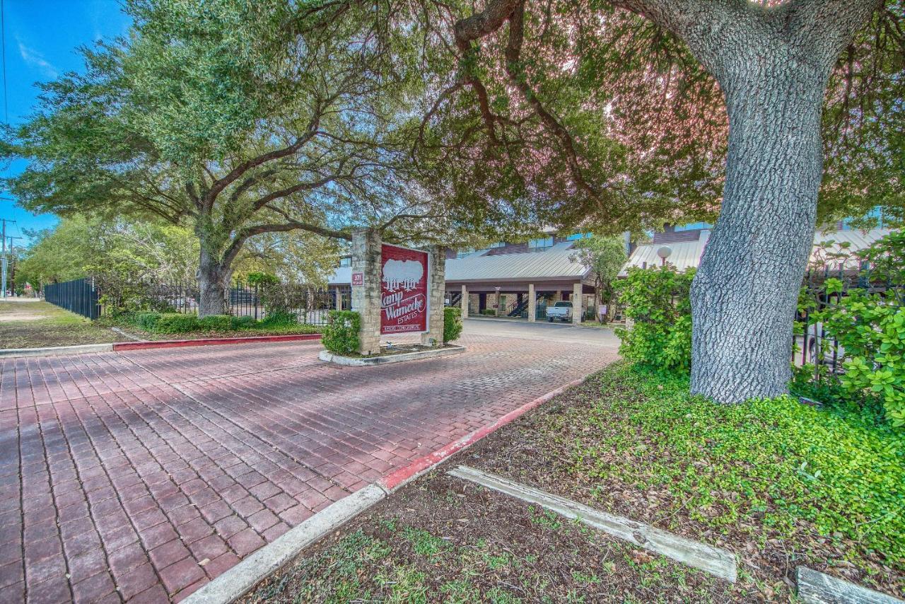 The Iron Cactus Condo On The Comal Cw C102 New Braunfels Exterior foto