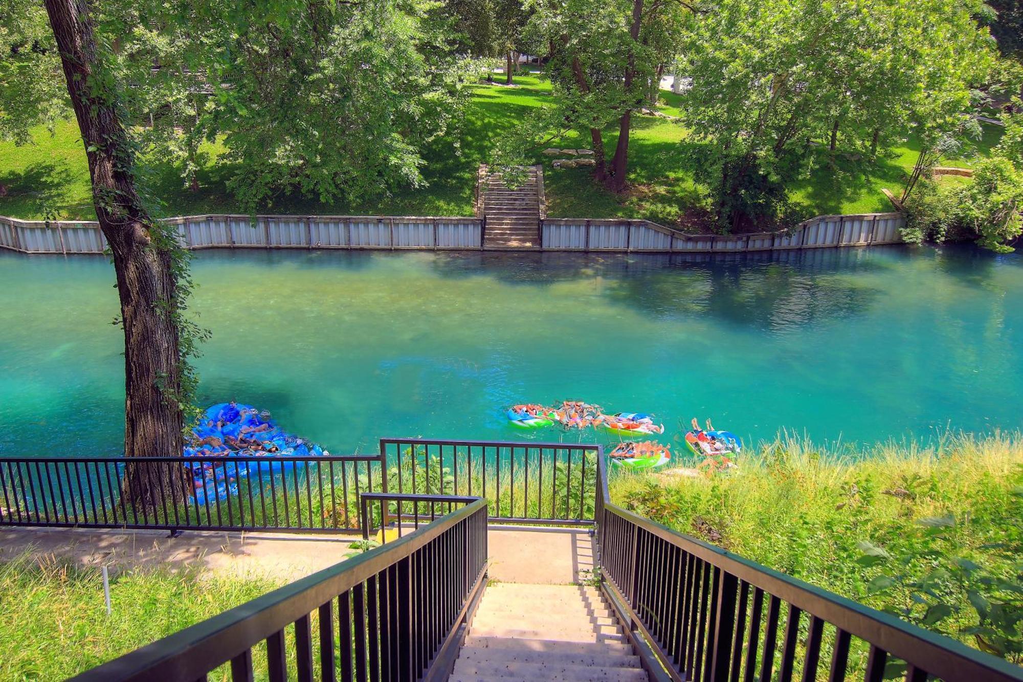 The Iron Cactus Condo On The Comal Cw C102 New Braunfels Exterior foto