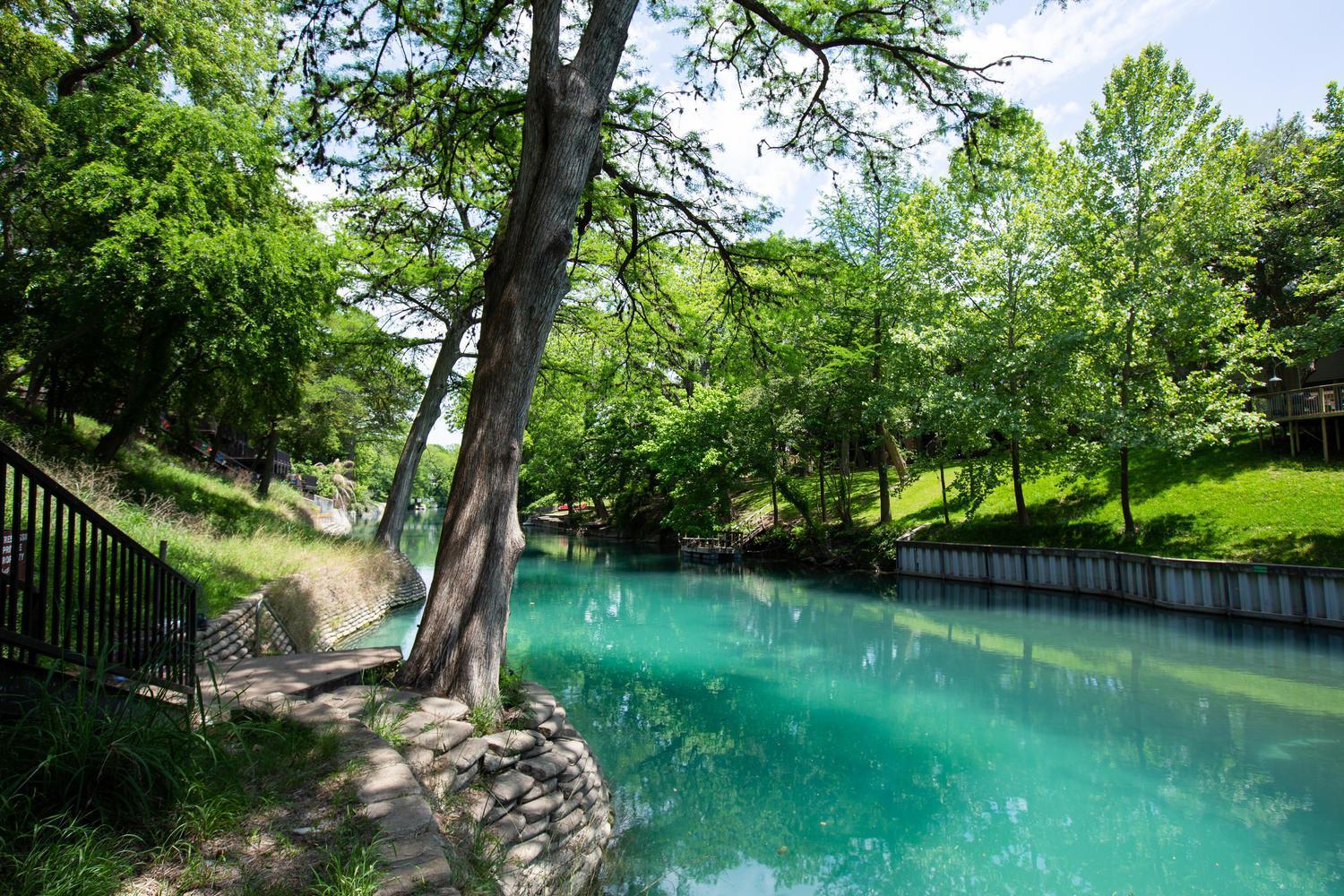 The Iron Cactus Condo On The Comal Cw C102 New Braunfels Exterior foto